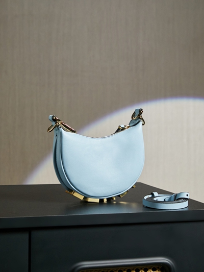 フェンディバッグ側面デザイン